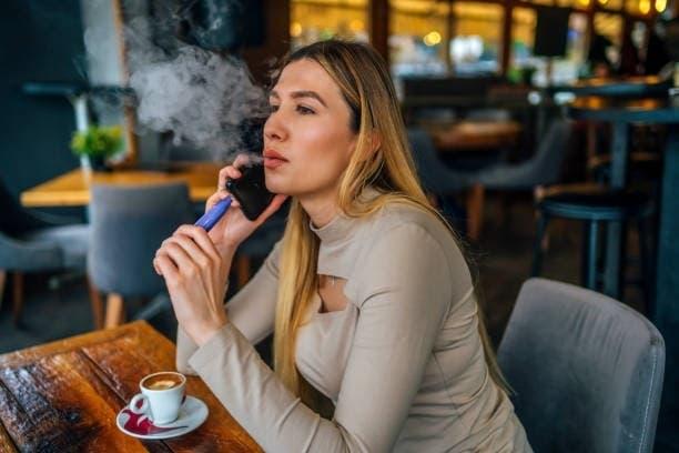 How poker online players and electronic cigarette nz users are reshaping digital leisure