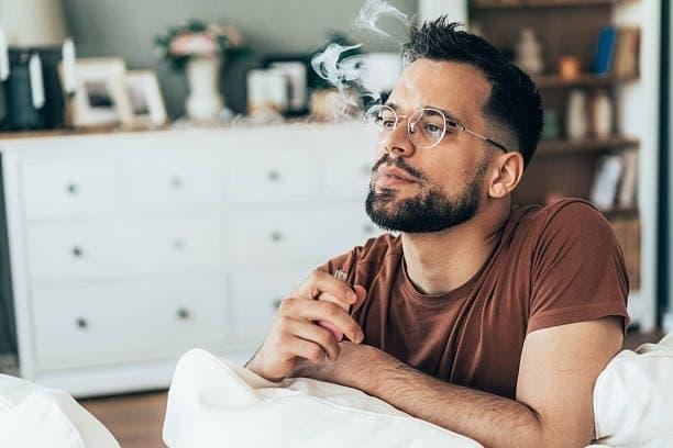 How poker online players and electronic cigarette nz users are reshaping digital leisure