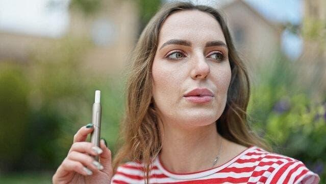 E-cigarete quick start and expert tips - disposable e cigarette how to use step by step for hassle free vaping