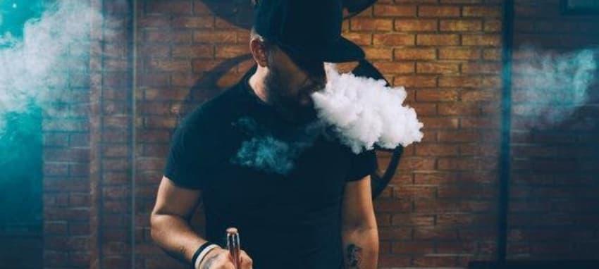E-Zigaretten myths busted, most e cigarettes contain only water and flavoring and experts weigh in