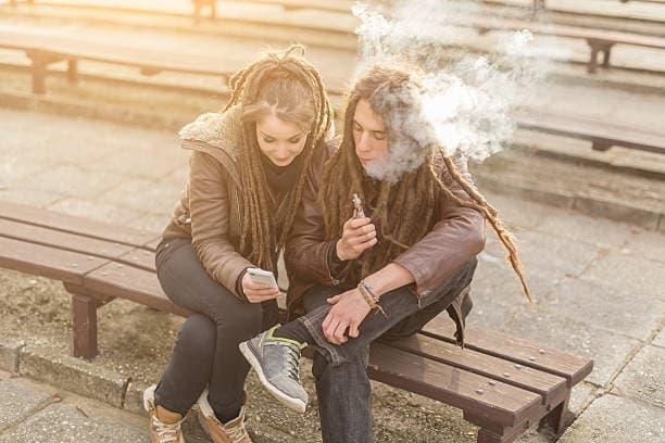 Practical guide to bóng đá nhà cái and public health while balancing consideration of the risks and benefits of e-cigarettes for sports fans