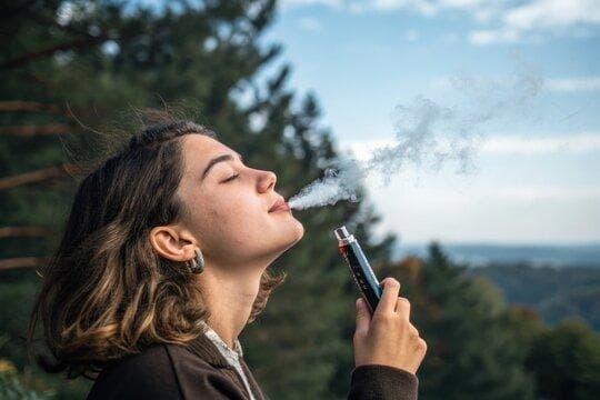 xoilac tv presents a consumer guide to heated tobacco products vs e-cigarettes – risks, myths and emerging trends